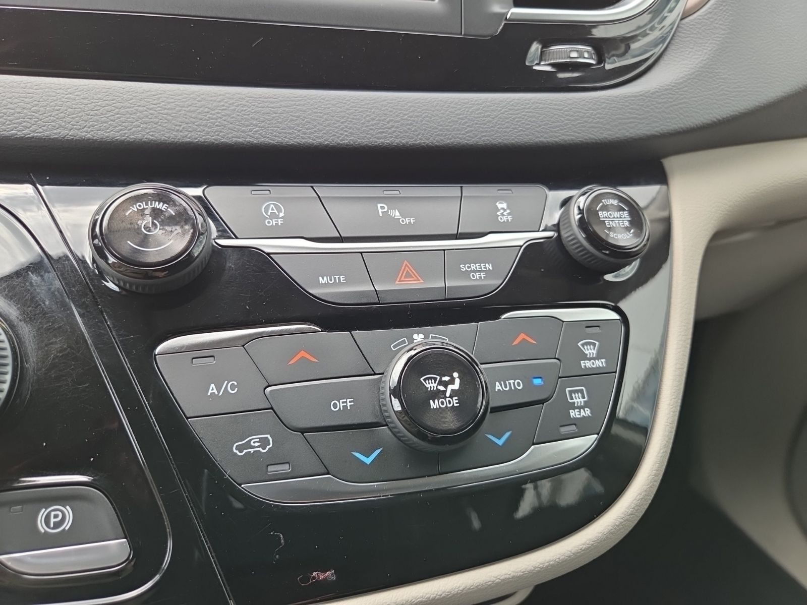 used 2018 Chrysler Pacifica car, priced at $18,250