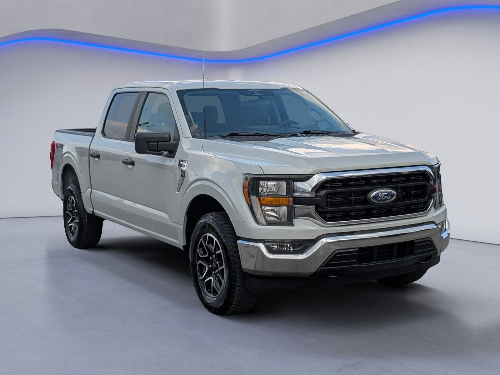 View vehicle photo 4