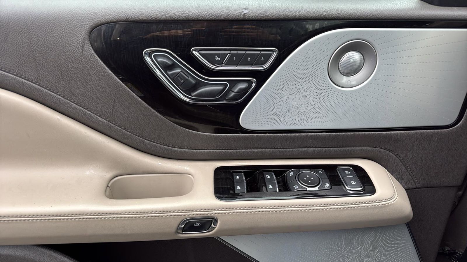 Used Car 2021 Lincoln Aviator  Reserve For Sale Under $30,000 In Austin, Texas