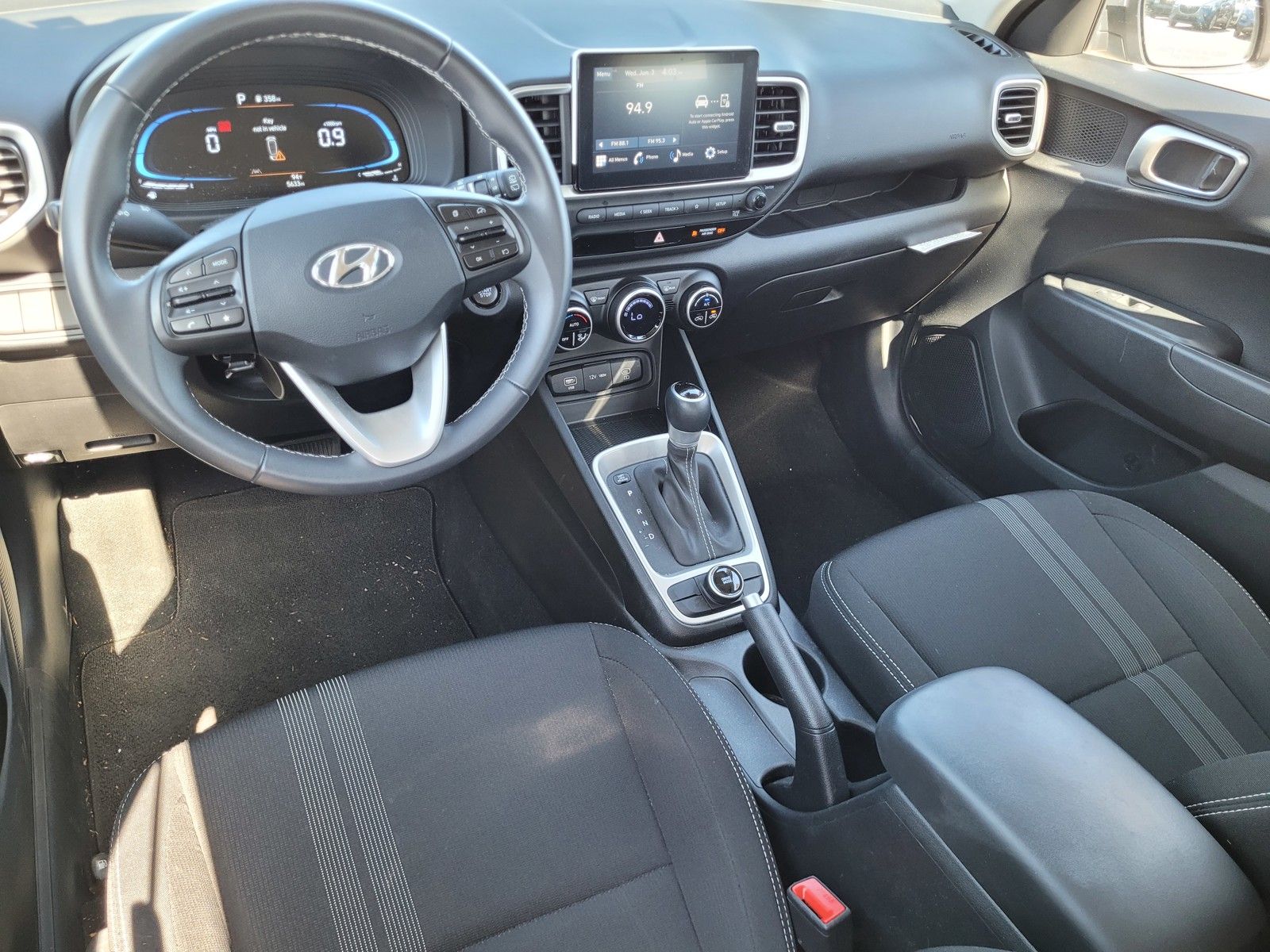 2025 Hyundai Venue SEL - Photo 17