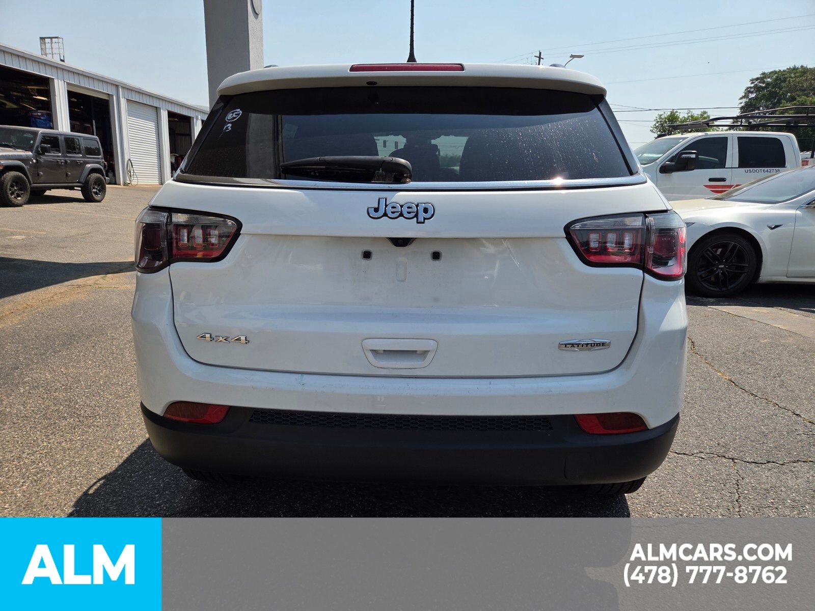 Used 2025 White Jeep Latitude image 15