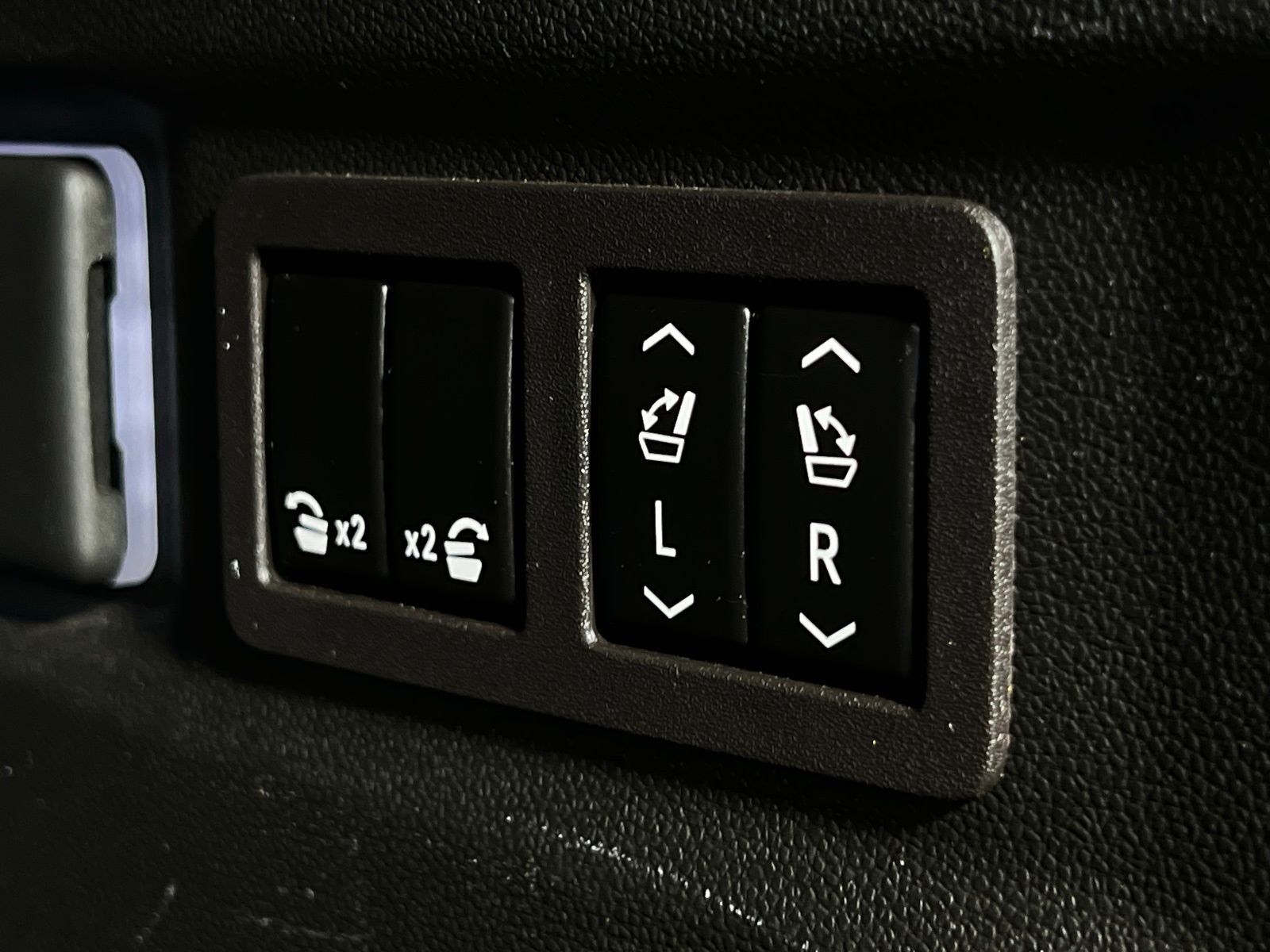 Thumbnail: 2024 Chevrolet Tahoe - 31