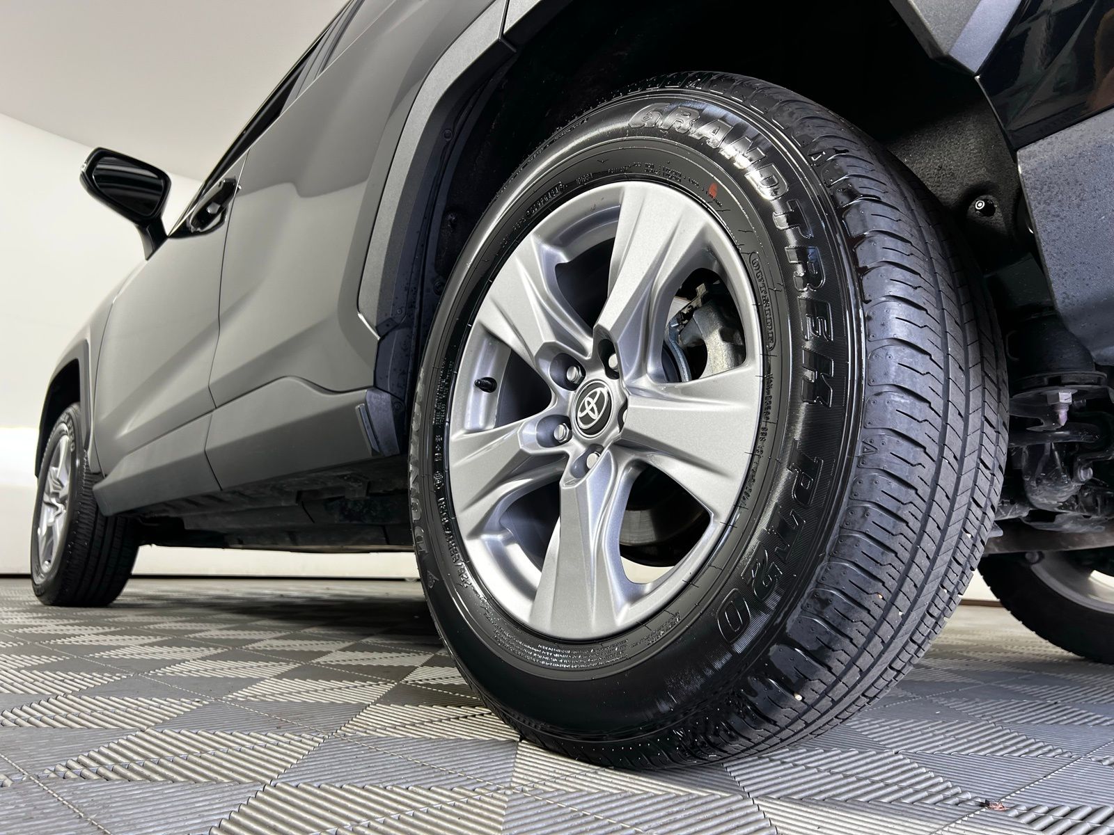 2024 Toyota RAV4 XLE 26