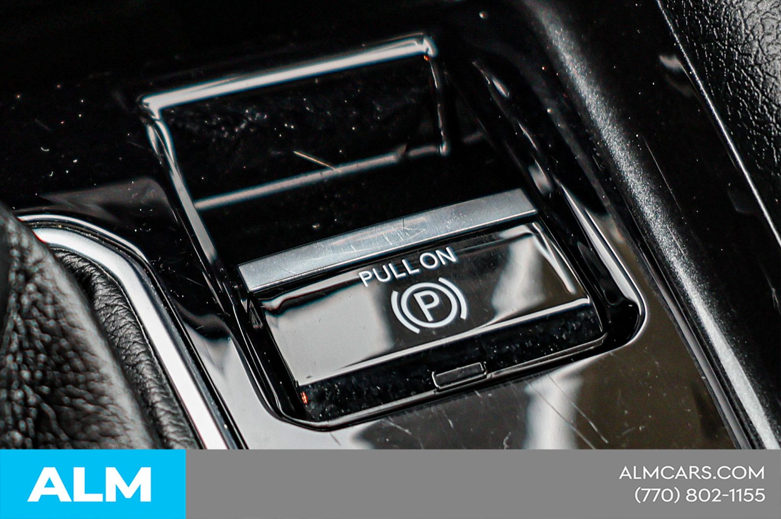 Used 2025 White Jeep Latitude image 33