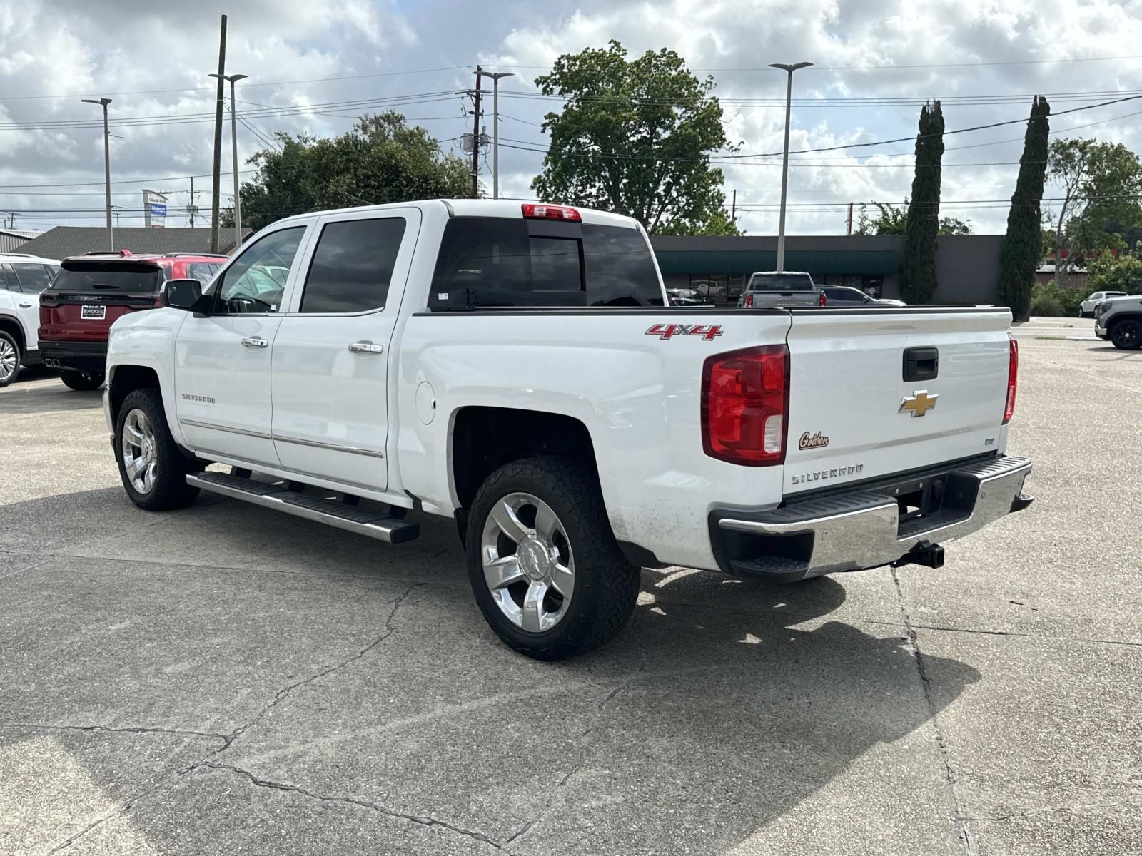 View vehicle photo 6
