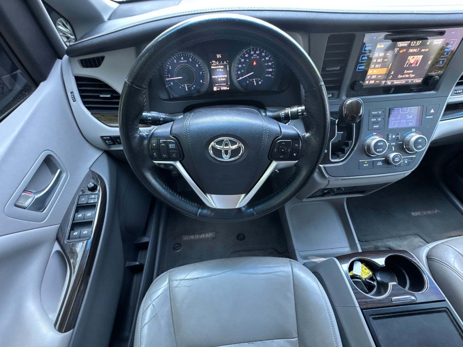 Used 2015 Shoreline Mist Toyota XLE Premium image 31