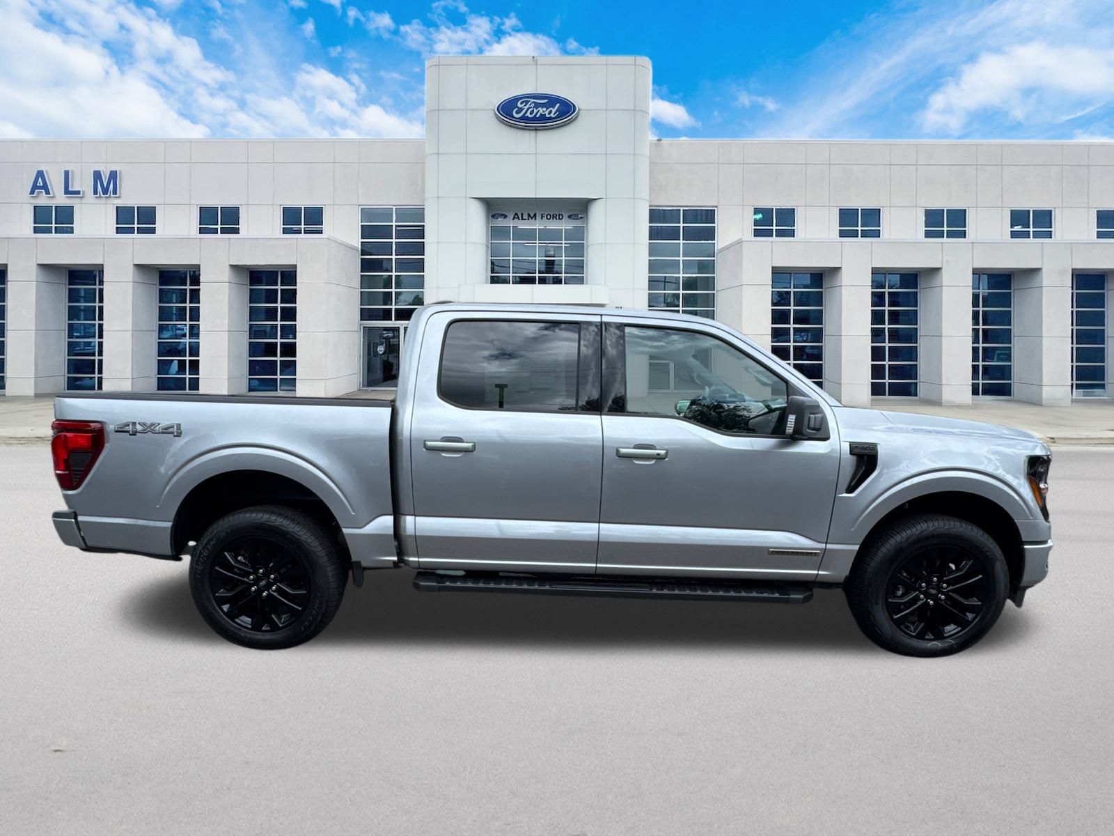 New 2025 Iconic Silver Metallic Ford XLT image 5