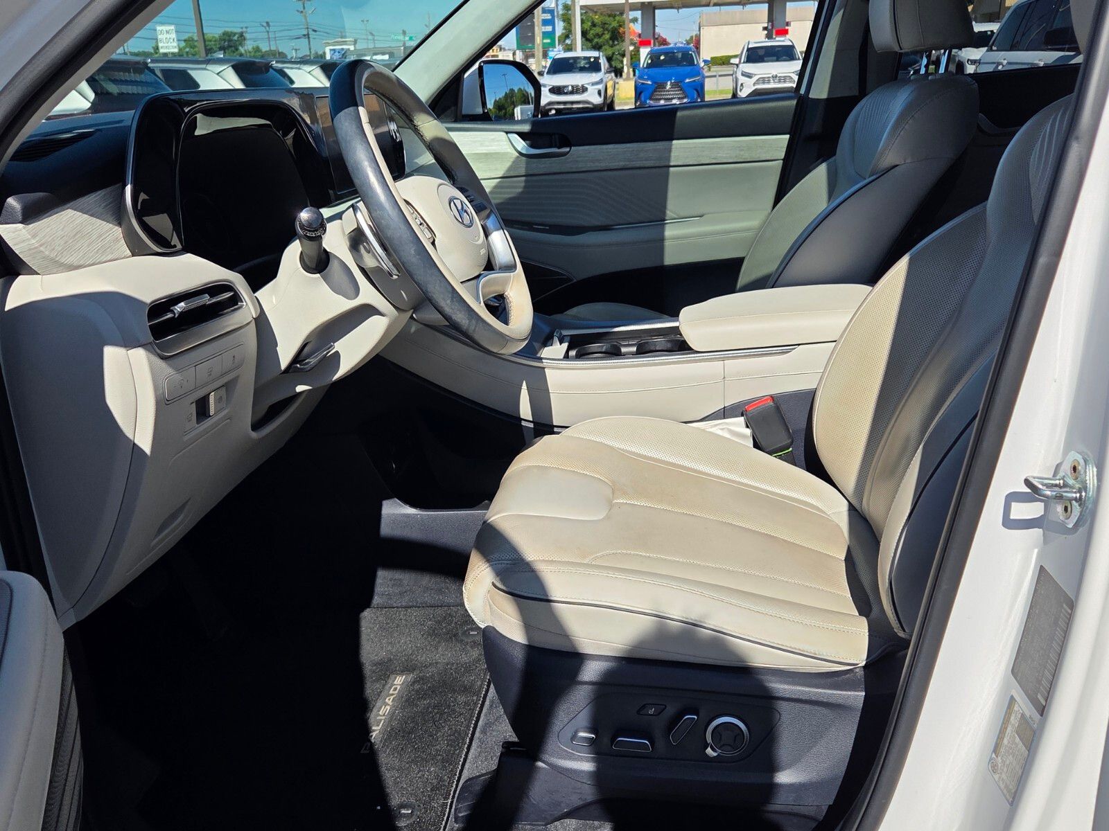 Used 2023 White Hyundai Calligraphy image 5