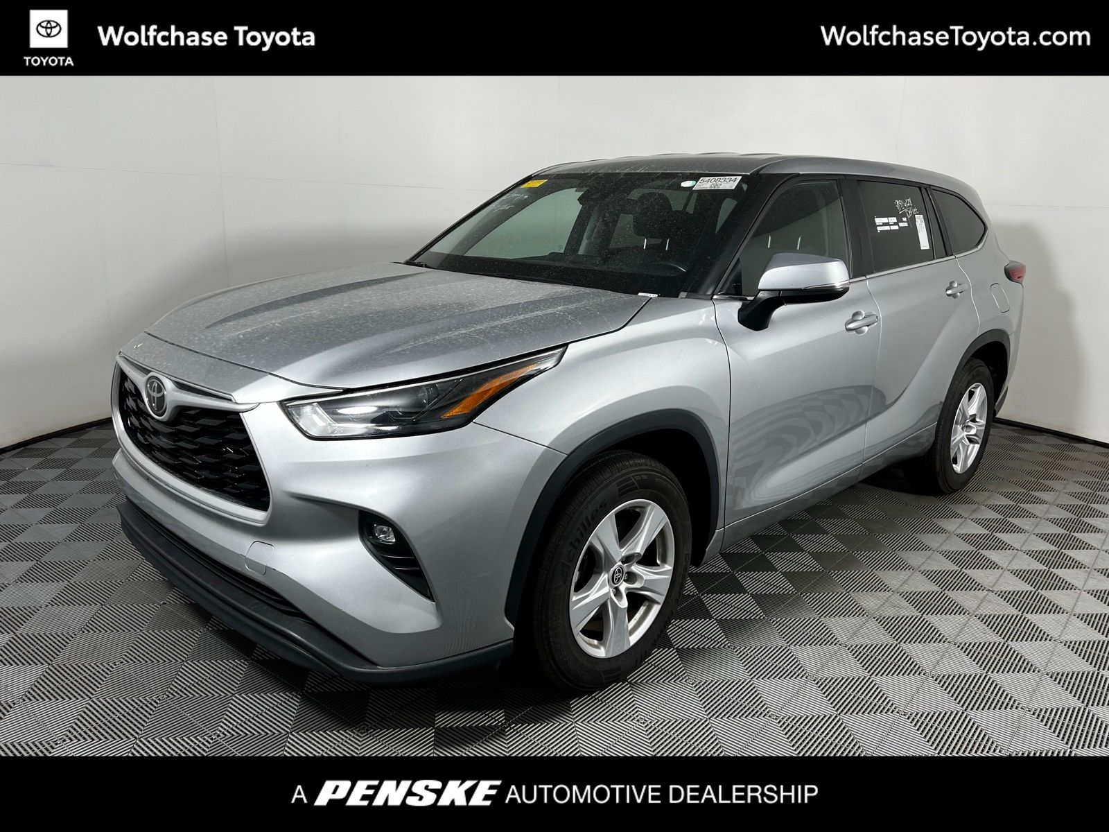2023 Toyota Highlander XLE Hero Image
