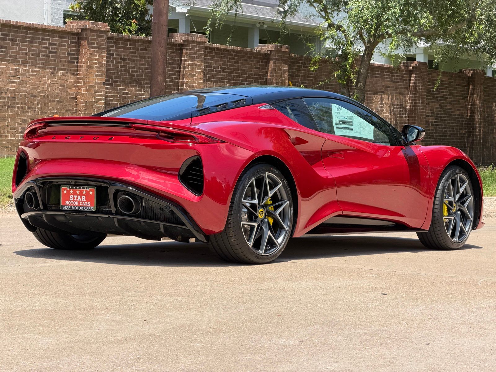 2026 Lotus Emira - Photo 11