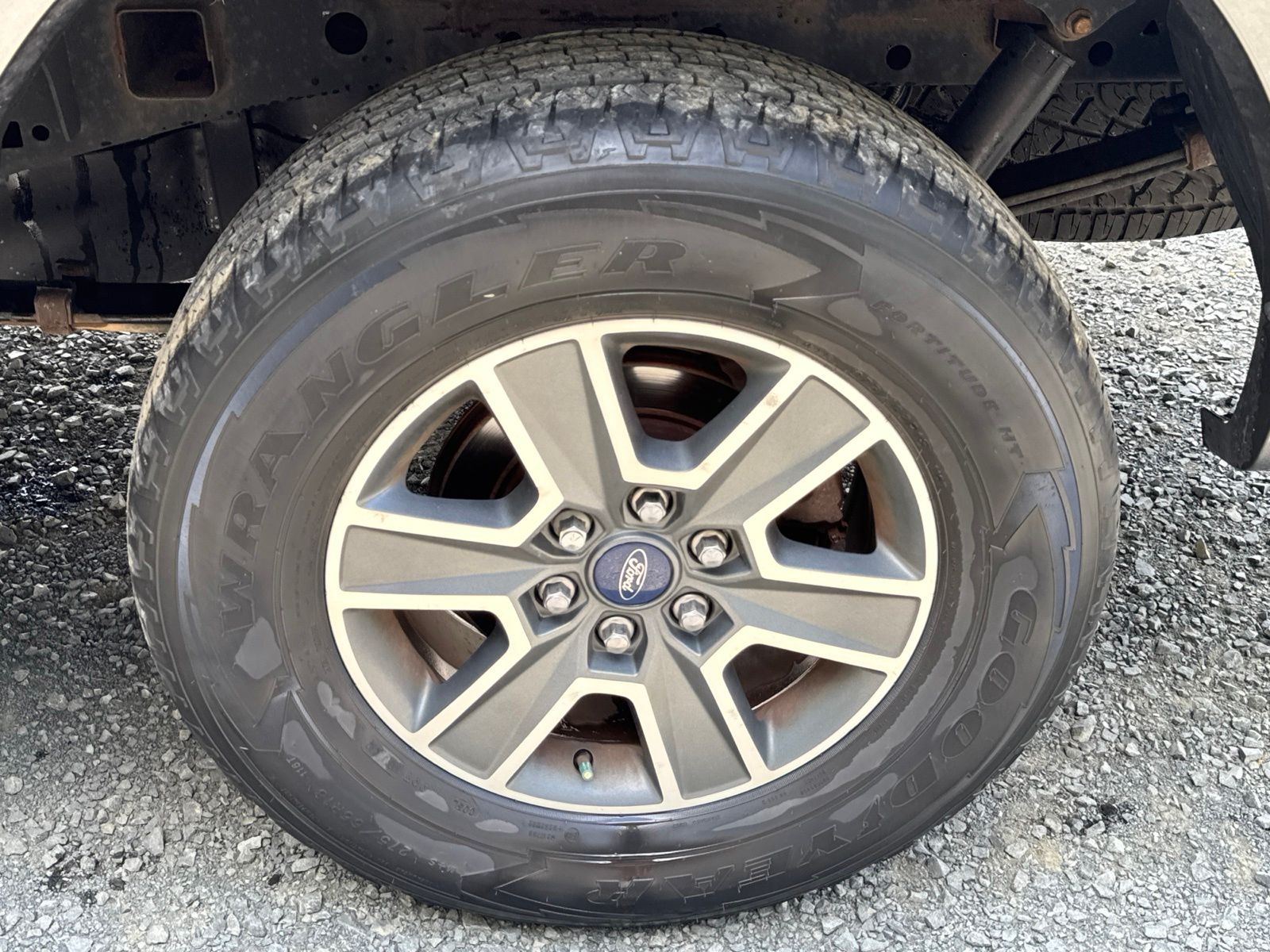 Used 2016 Magnetic Metallic Ford XLT image 14