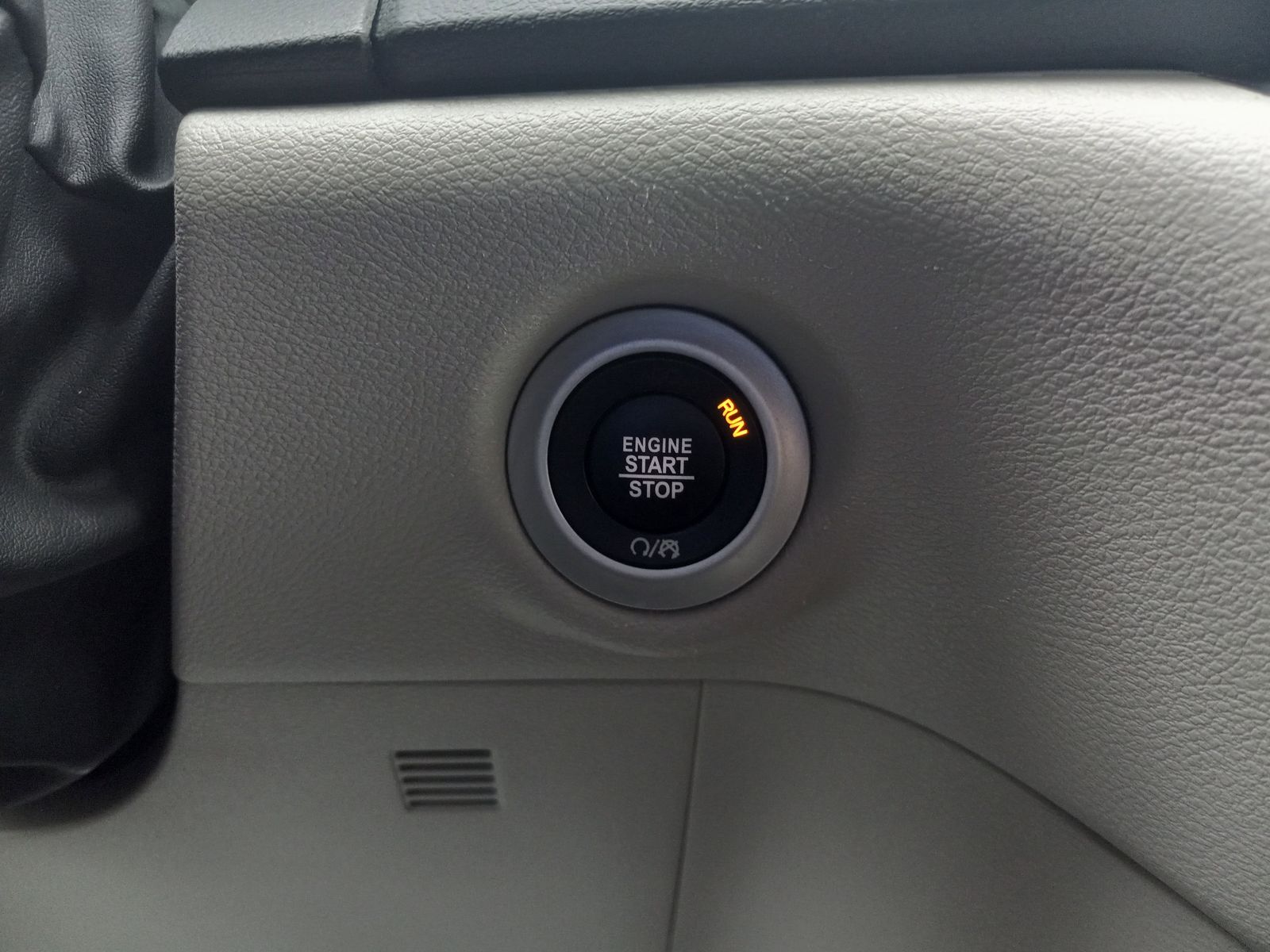 2023 Chrysler Voyager image 23
