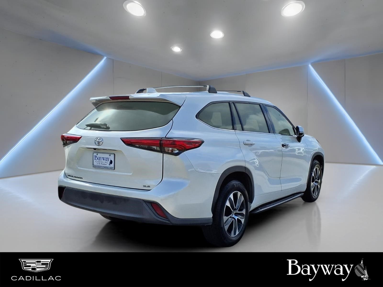 2021 Toyota Highlander XLE White at Gullo Toyota