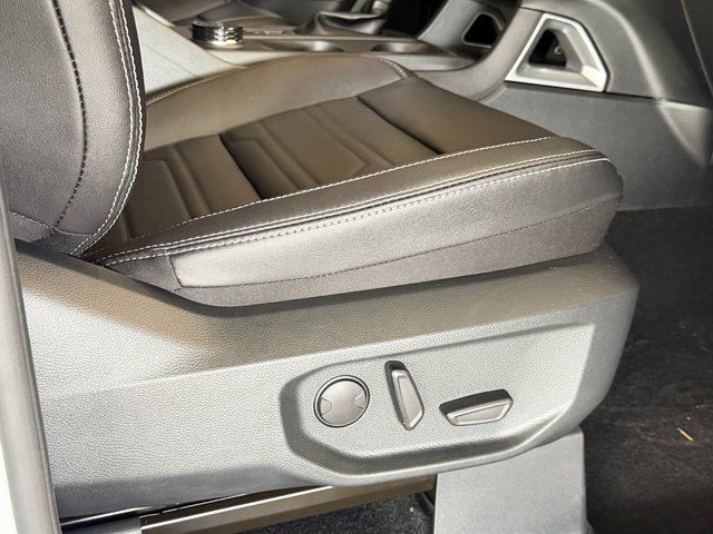 New 2025 Oxford White Ford Lariat image 11