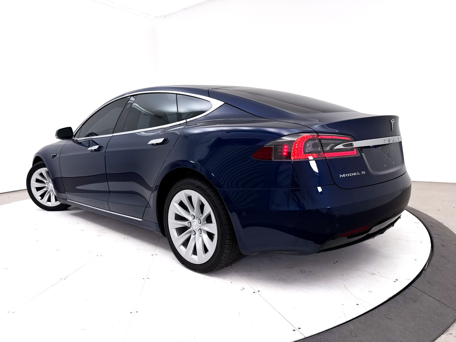 Used 2018 Tesla Model S 75D with VIN 5YJSA1E29JF281322 for sale in Scottsdale, AZ