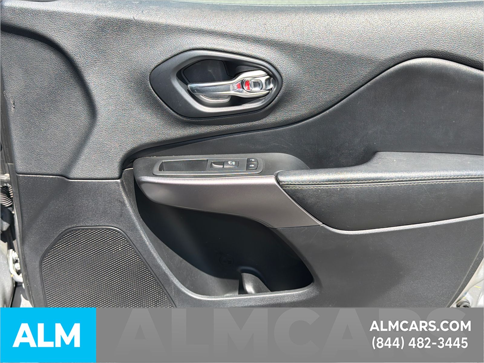 Used 2019 Silver Jeep Limited image 16