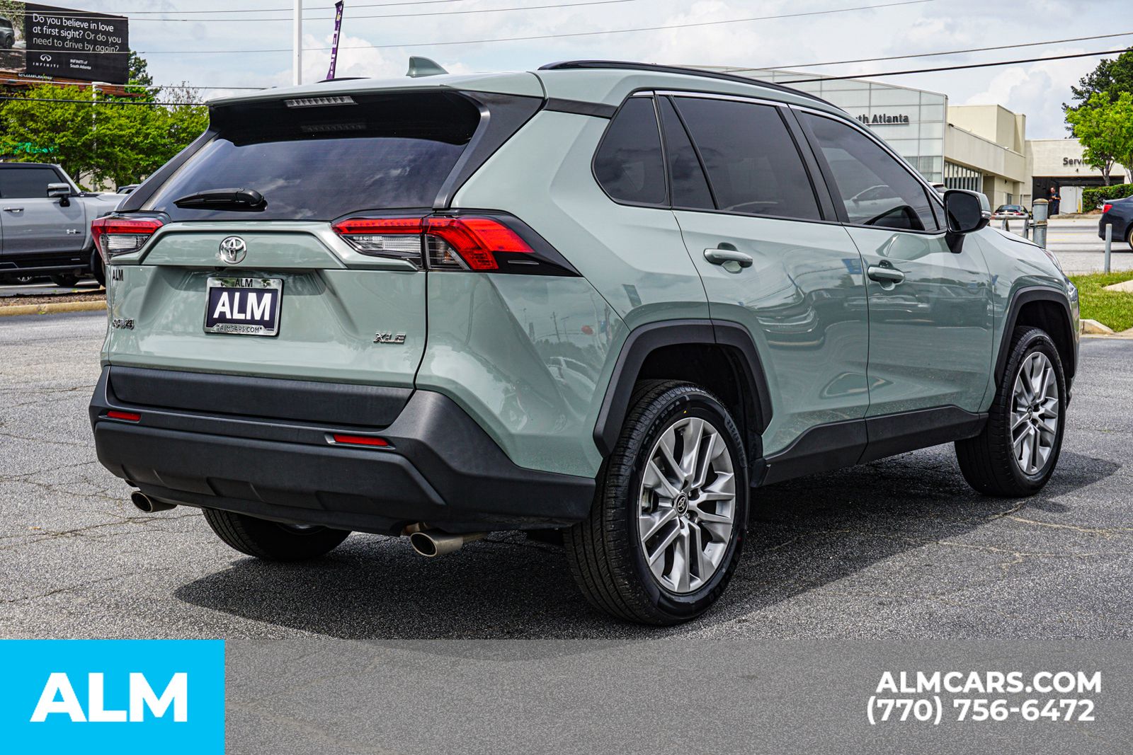 View vehicle photo 7