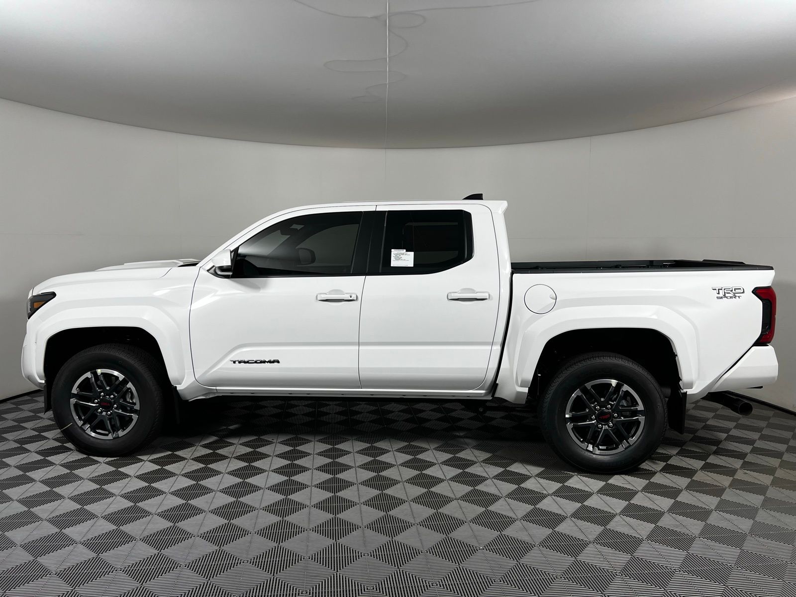 2025 Toyota Tacoma TRD Sport 8