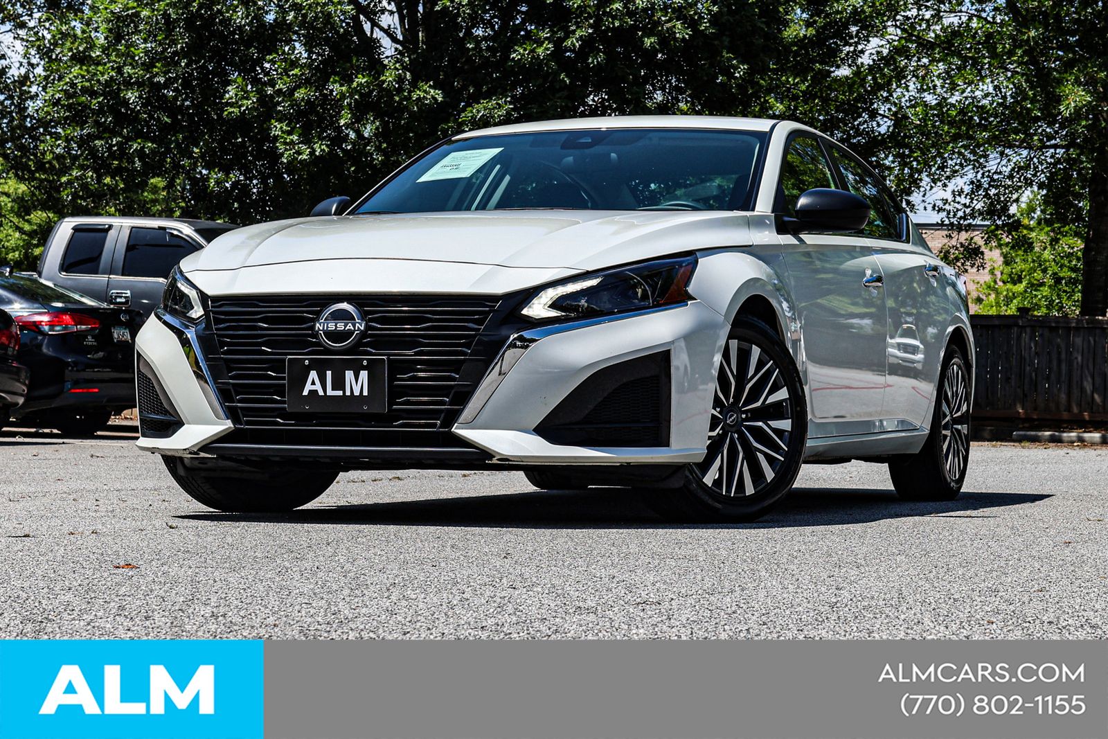 Used 2024 White Nissan 2.5 SV image 2