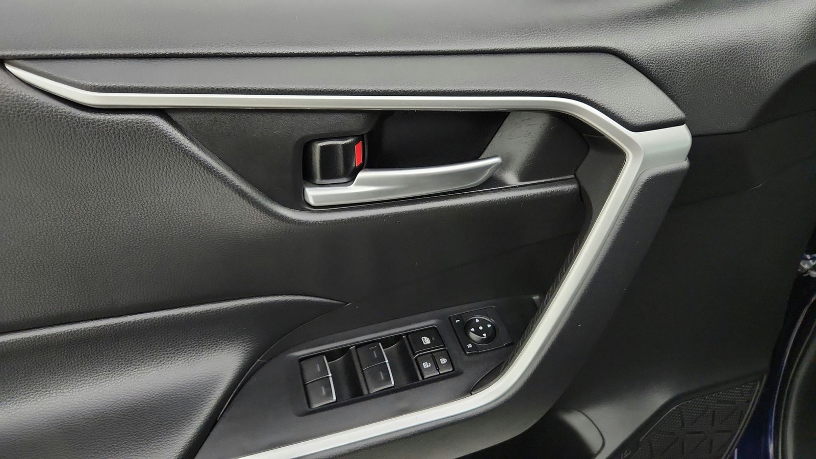 Used 2024  Toyota XLE image 35