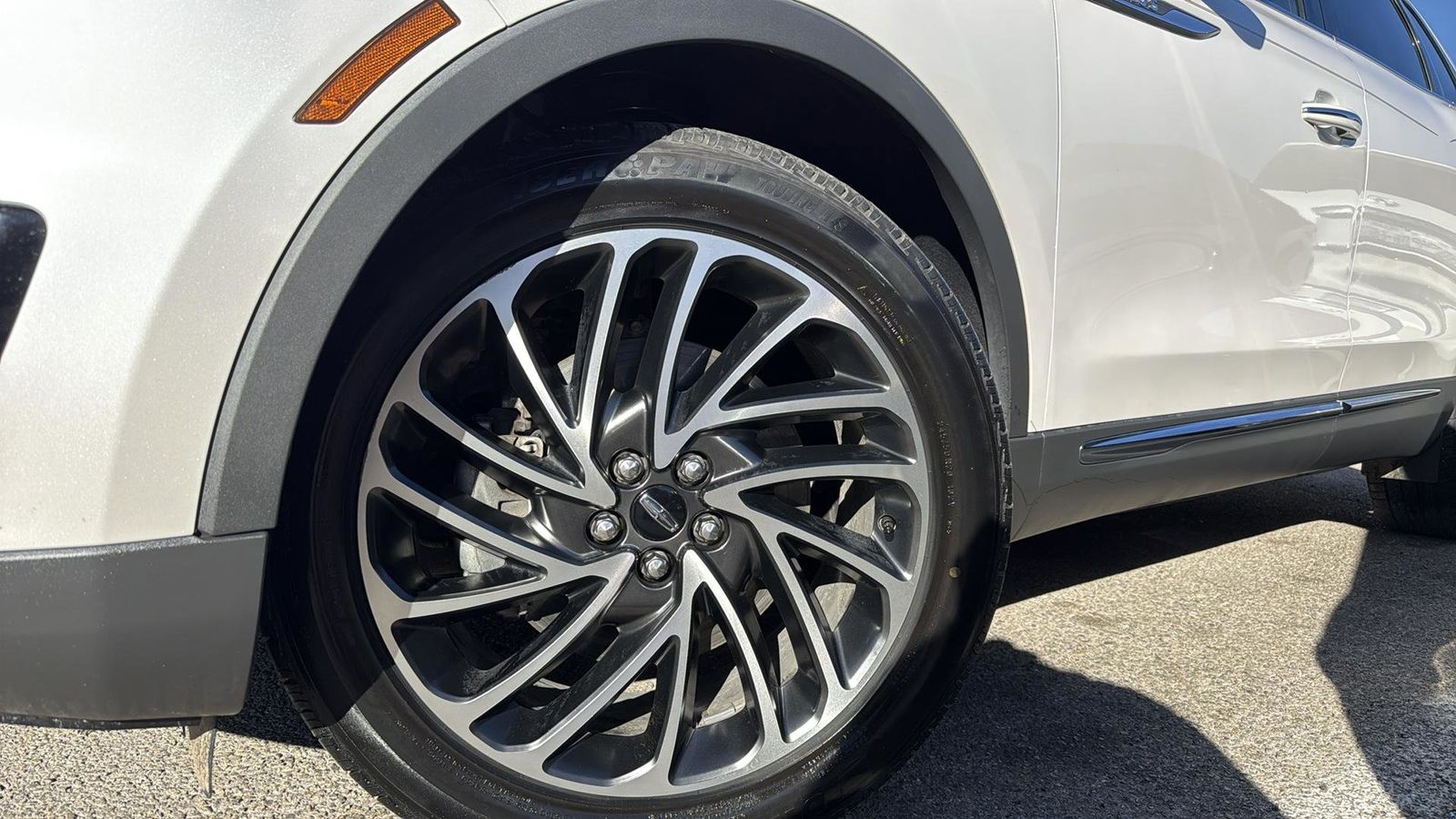 Used Car 2019 Lincoln Nautilus  Reserve For Sale Under $25,000 In Austin, Texas