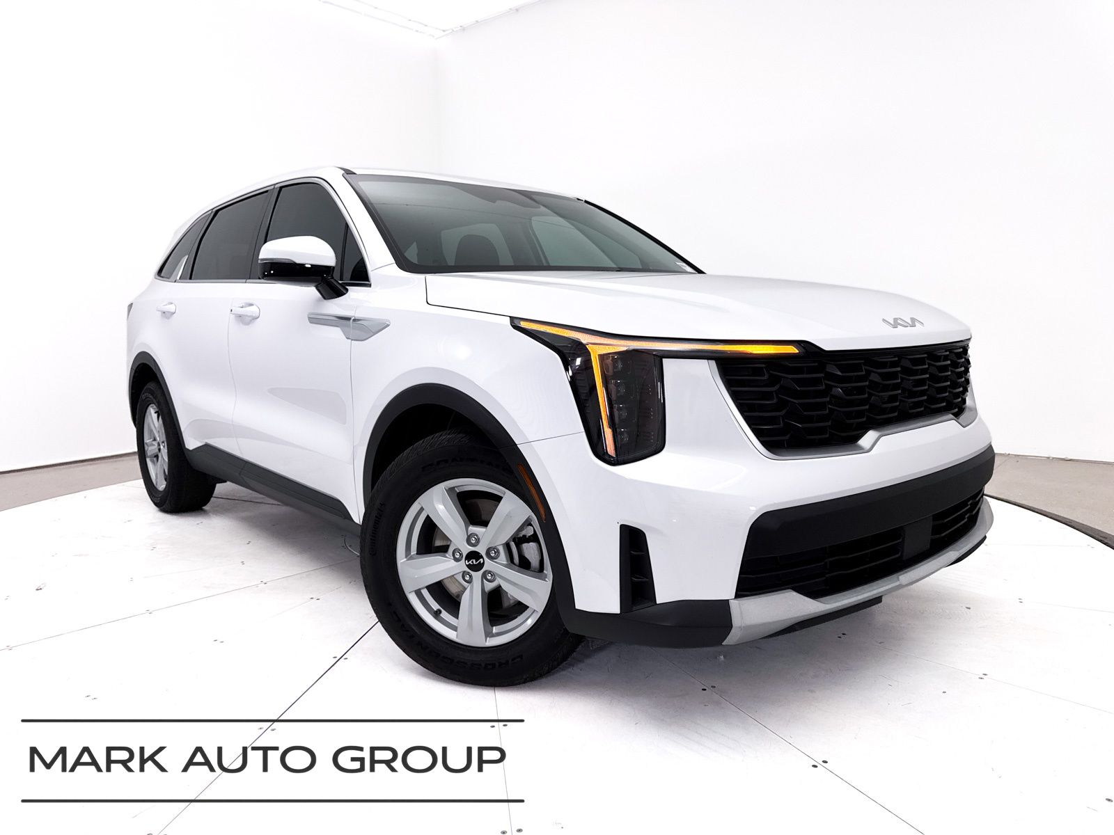 Glacial White Pearl 2025 Kia Sorento SUV / Crossover Front-Wheel Drive 8-Speed Automatic