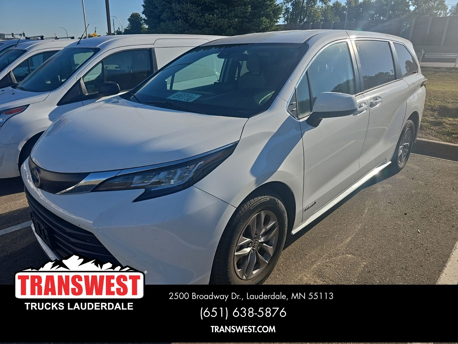 Super White 2021 Toyota Sienna Minivan Front-Wheel Drive Continuously Variable Transmission