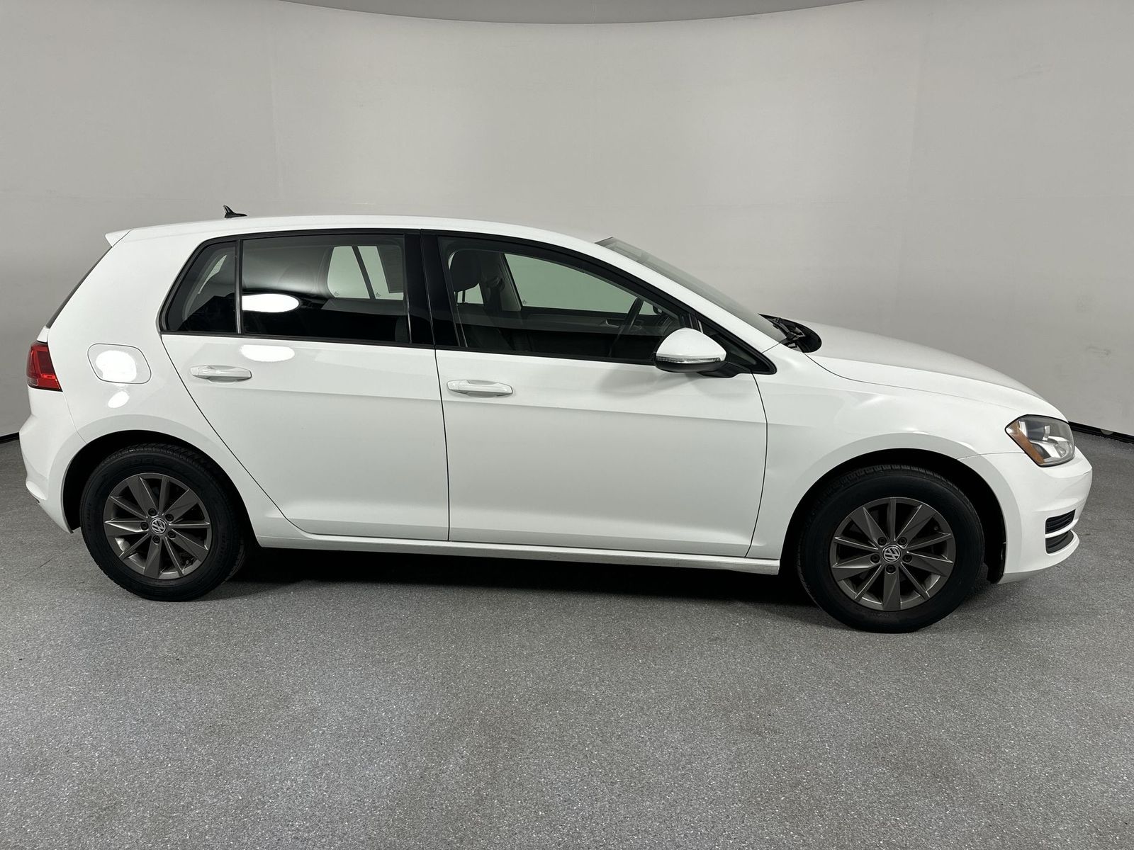 2016 Volkswagen Golf TSI S 4-Door 35