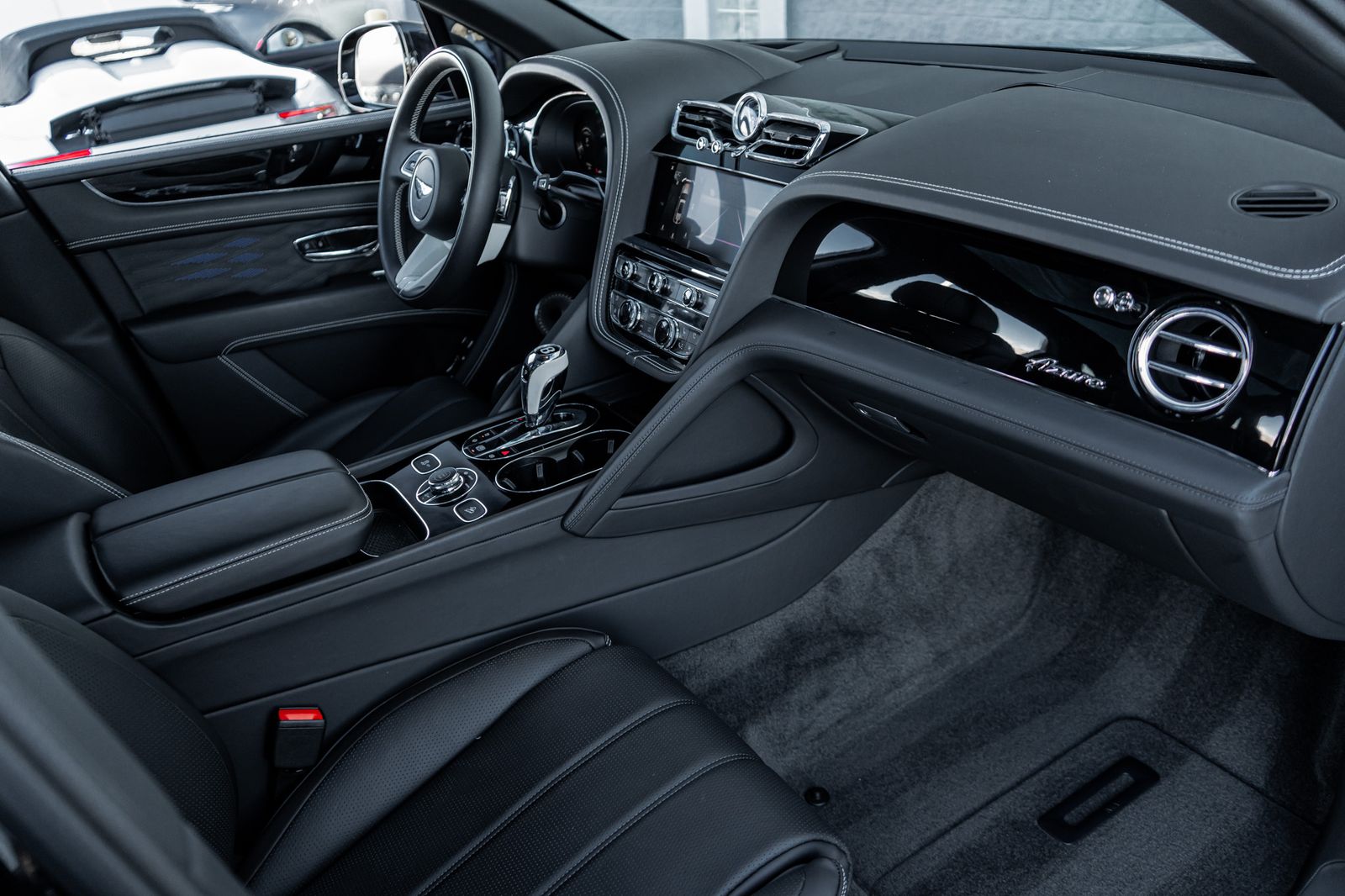 2024 Bentley Bentayga EWB Azure photo 2