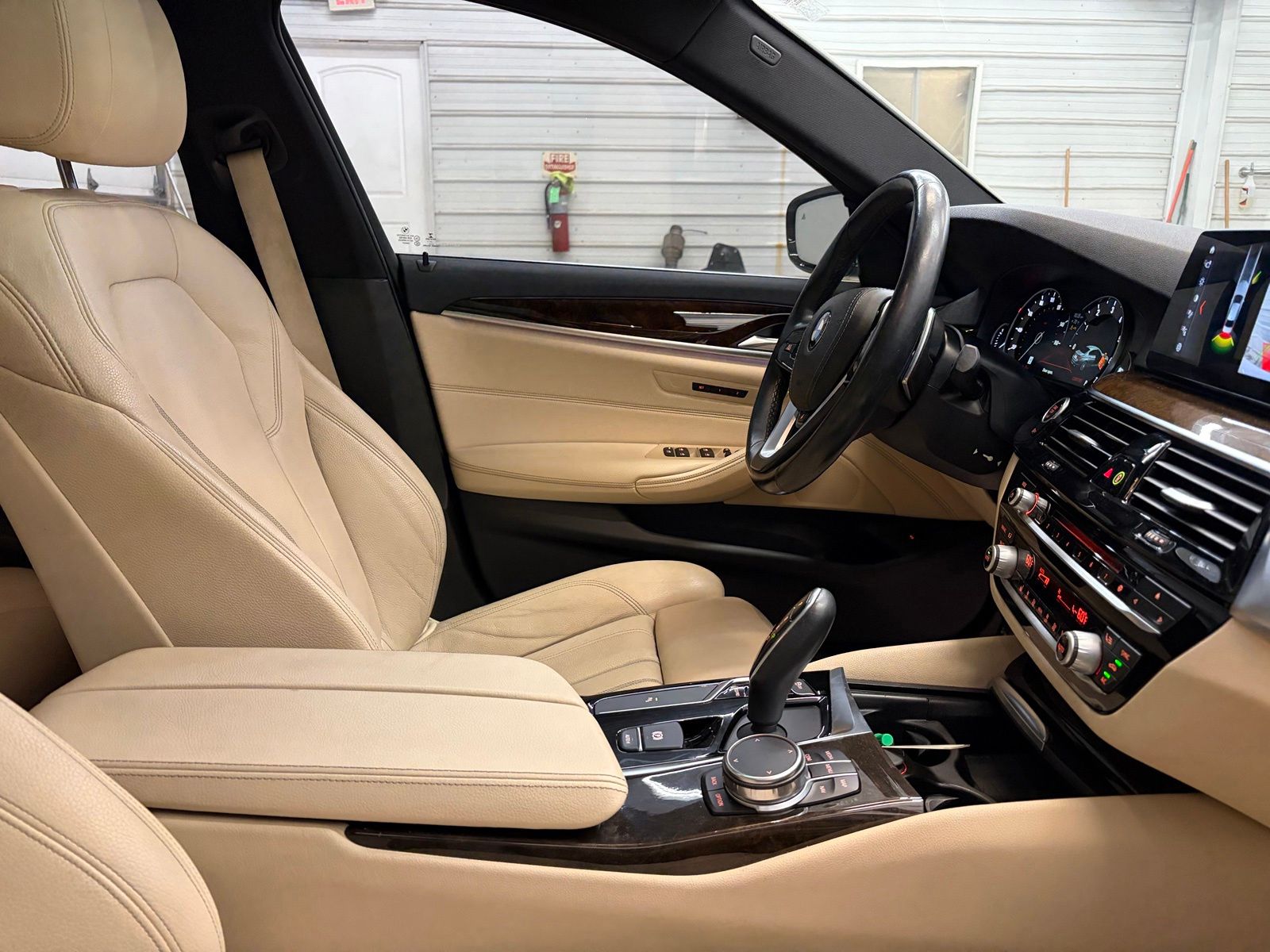 2018 BMW 5 Series 530i - Photo 28