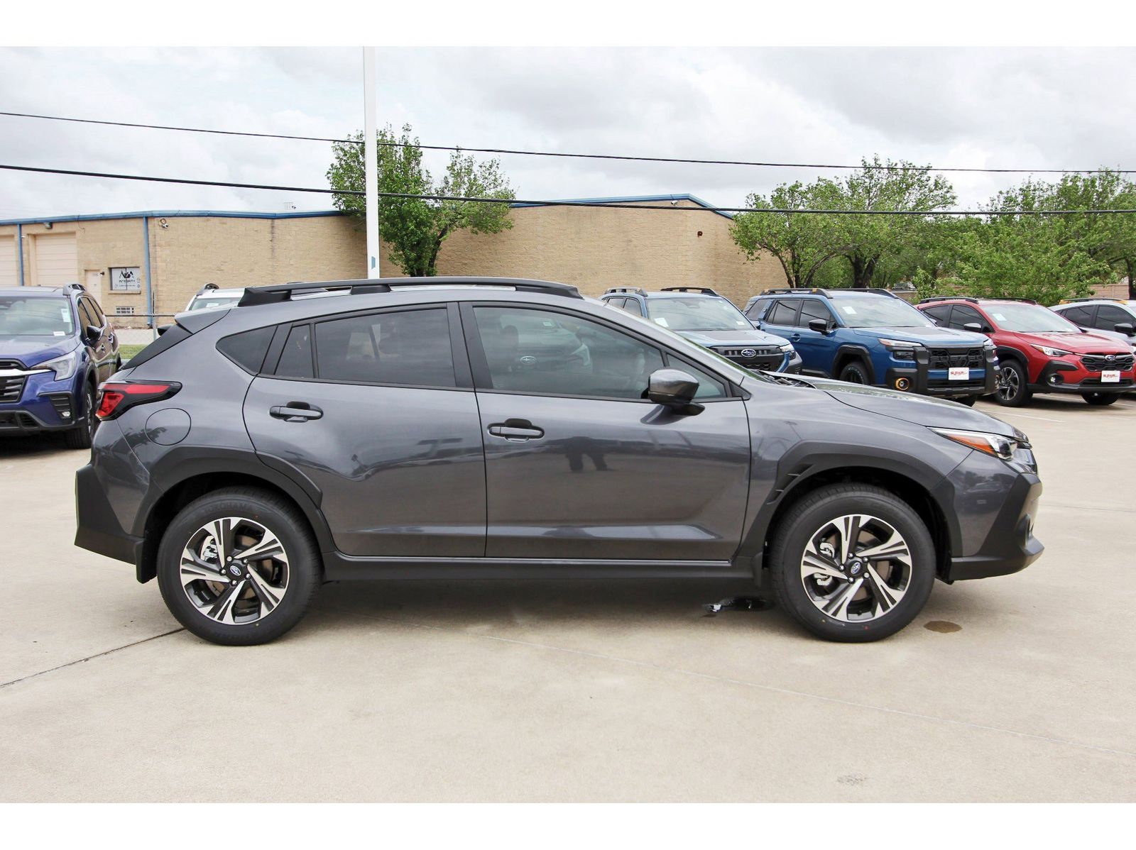 View vehicle photo 5