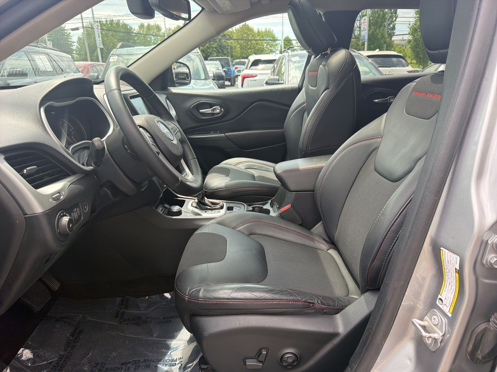 Used 2017 Billet Silver Metallic Clearcoat Jeep Trailhawk image 9