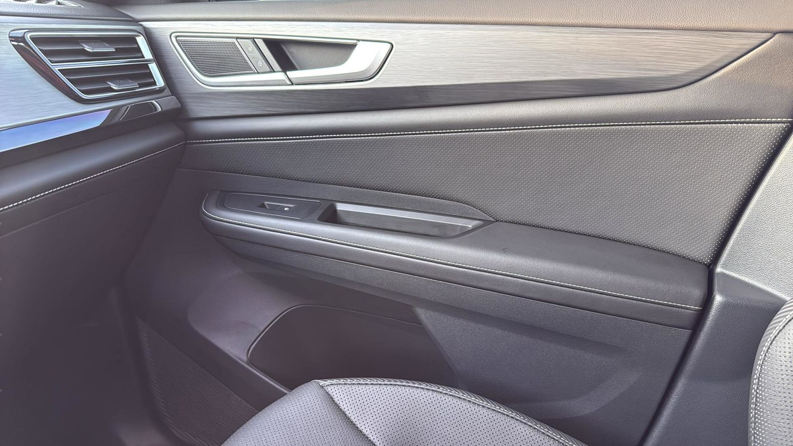 Used Car 2025 Volkswagen Atlas Cross Sport  2.0t Se For Sale Under $35,000 In Austin, Texas