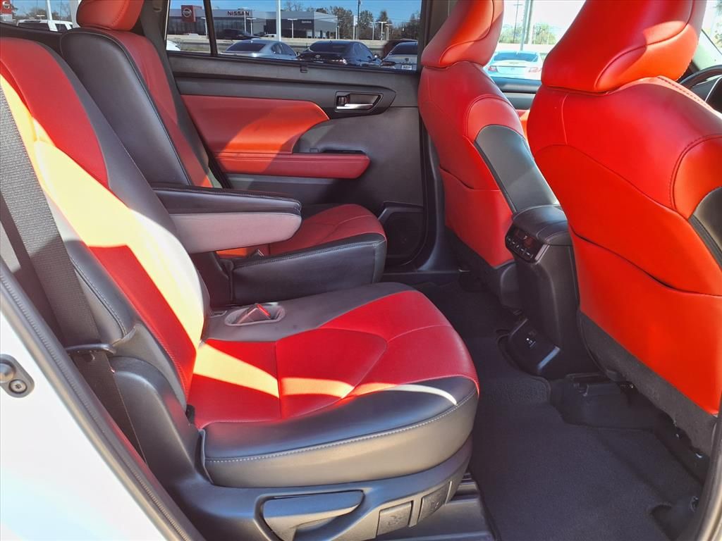 2021 Toyota Highlander XSE White at Autostrade