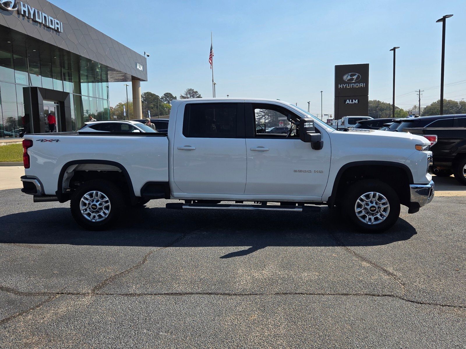 Used 2025 White Chevrolet LT image 15