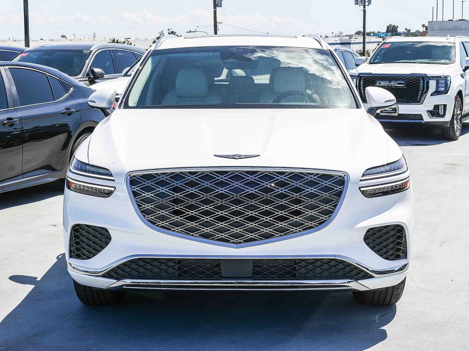 View vehicle photo 2