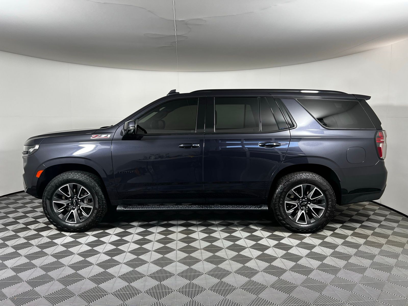 Thumbnail: 2024 Chevrolet Tahoe - 8