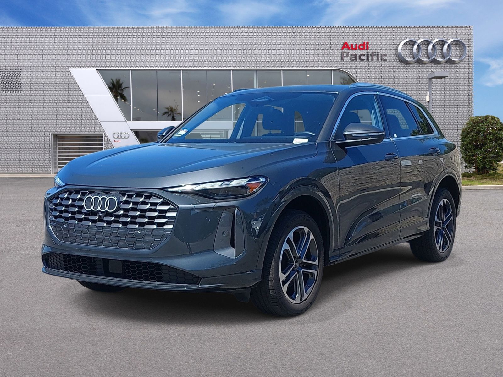 Tambora Gray Metallic 2025 Audi Q5 quattro Premium 40 TFSI SUV / Crossover All-Wheel Drive 7-Speed Automatic