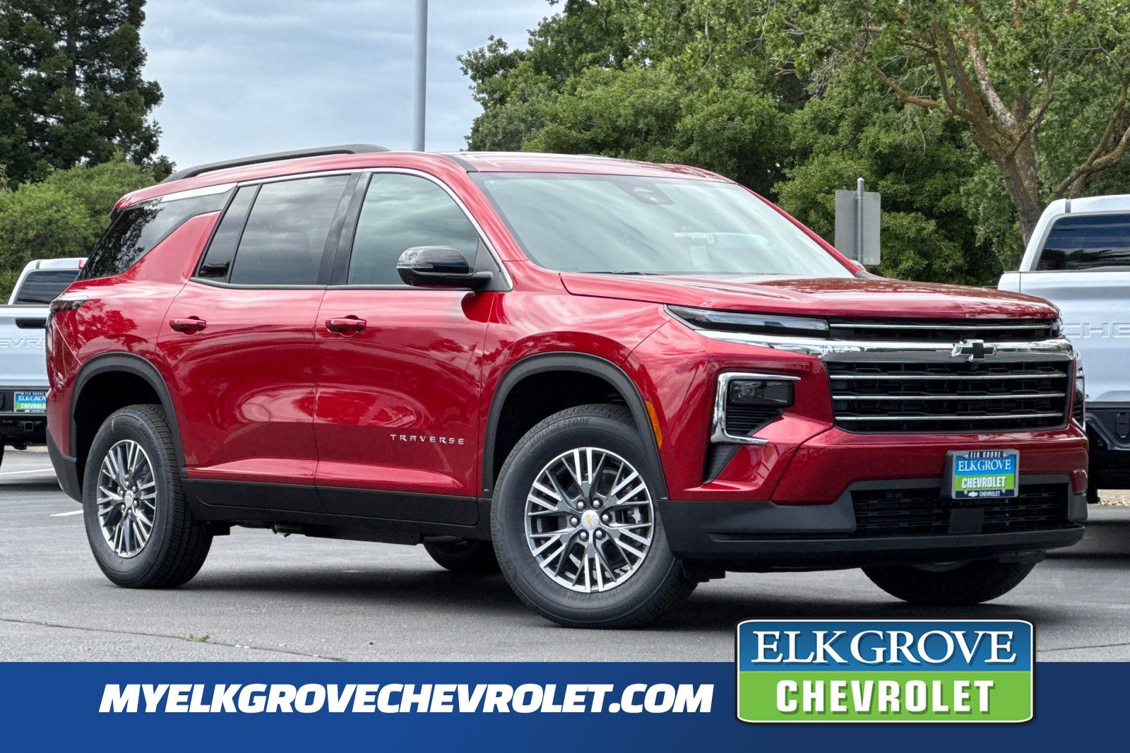 Radiant Red 2026 Chevrolet Traverse SUV / Crossover Four-Wheel Drive 8-Speed Automatic
