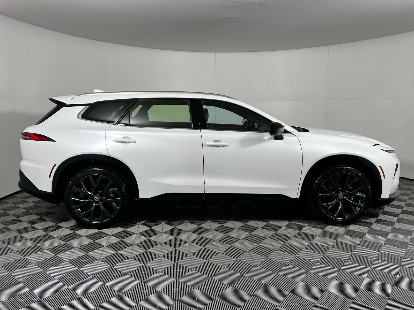 Thumbnail: 2025 Toyota Crown Signia - 4