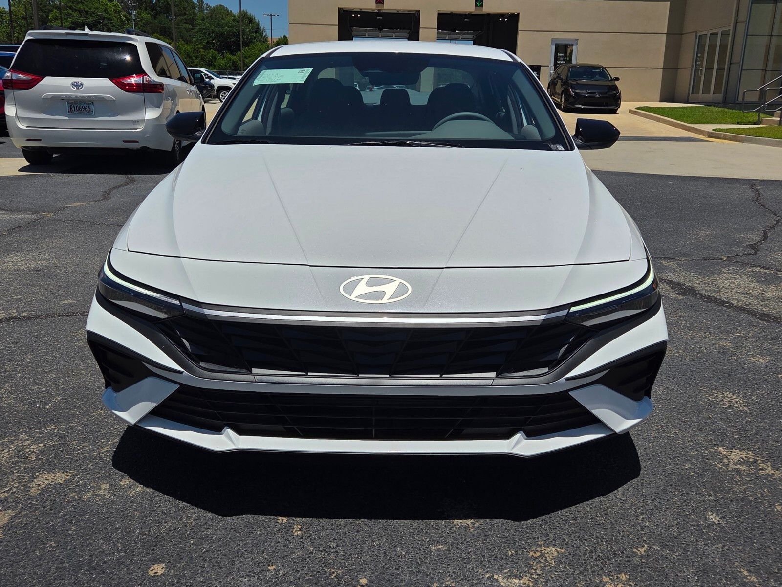 New 2026 White HYUNDAI SEL Sport image 2