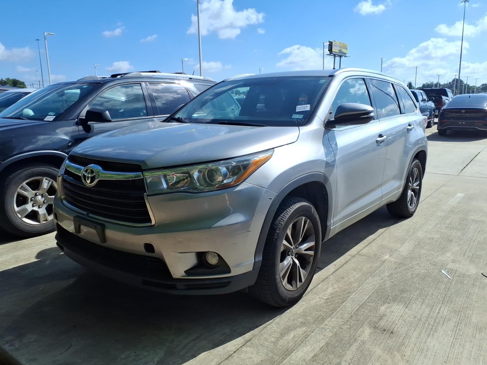 2016 Toyota Highlander XLE V6 Silver at Toyota of Victoria