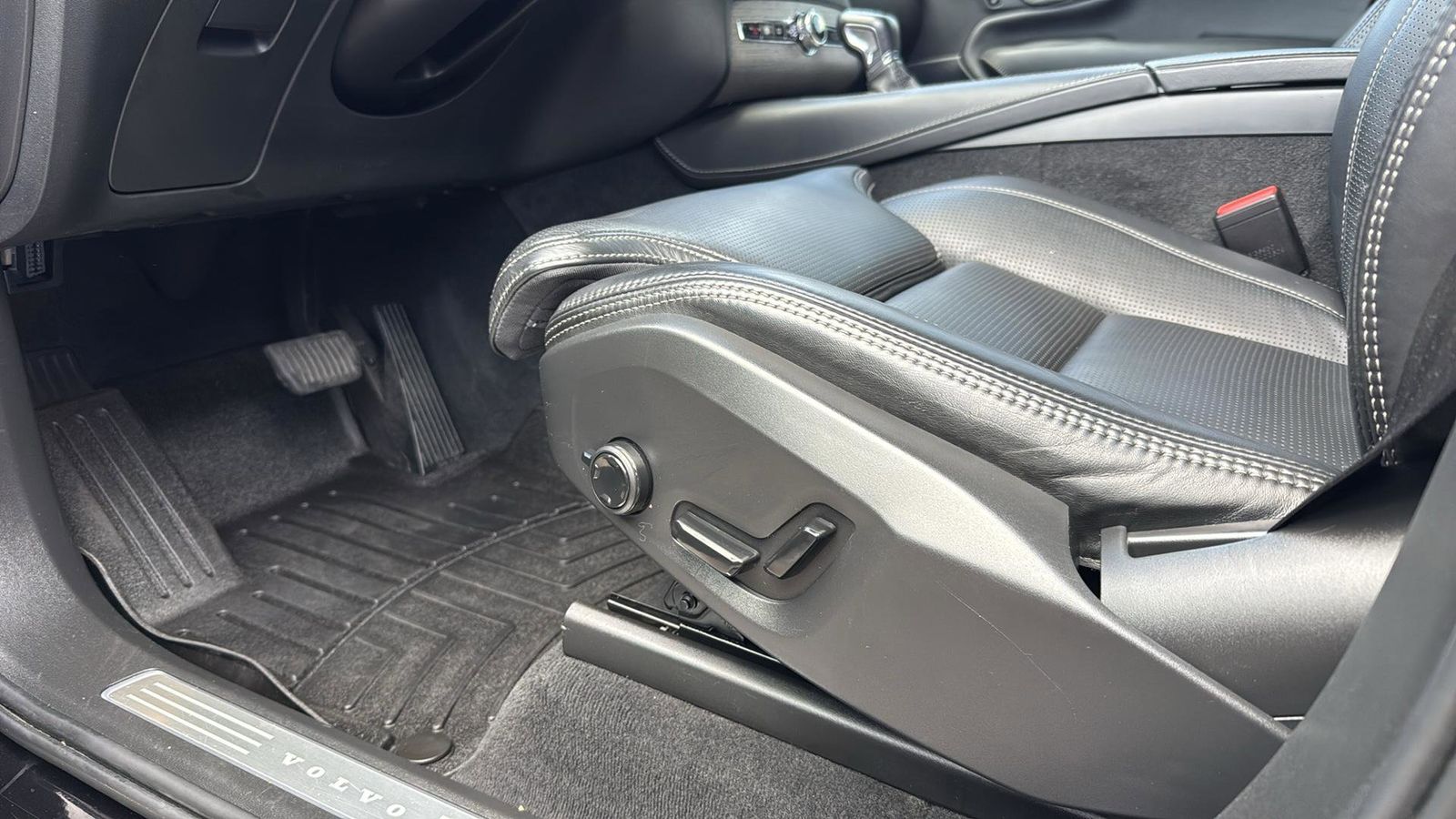 Used Car 2021 Volvo Xc90  T6 Inscription For Sale Under $35,000 In Austin, Texas