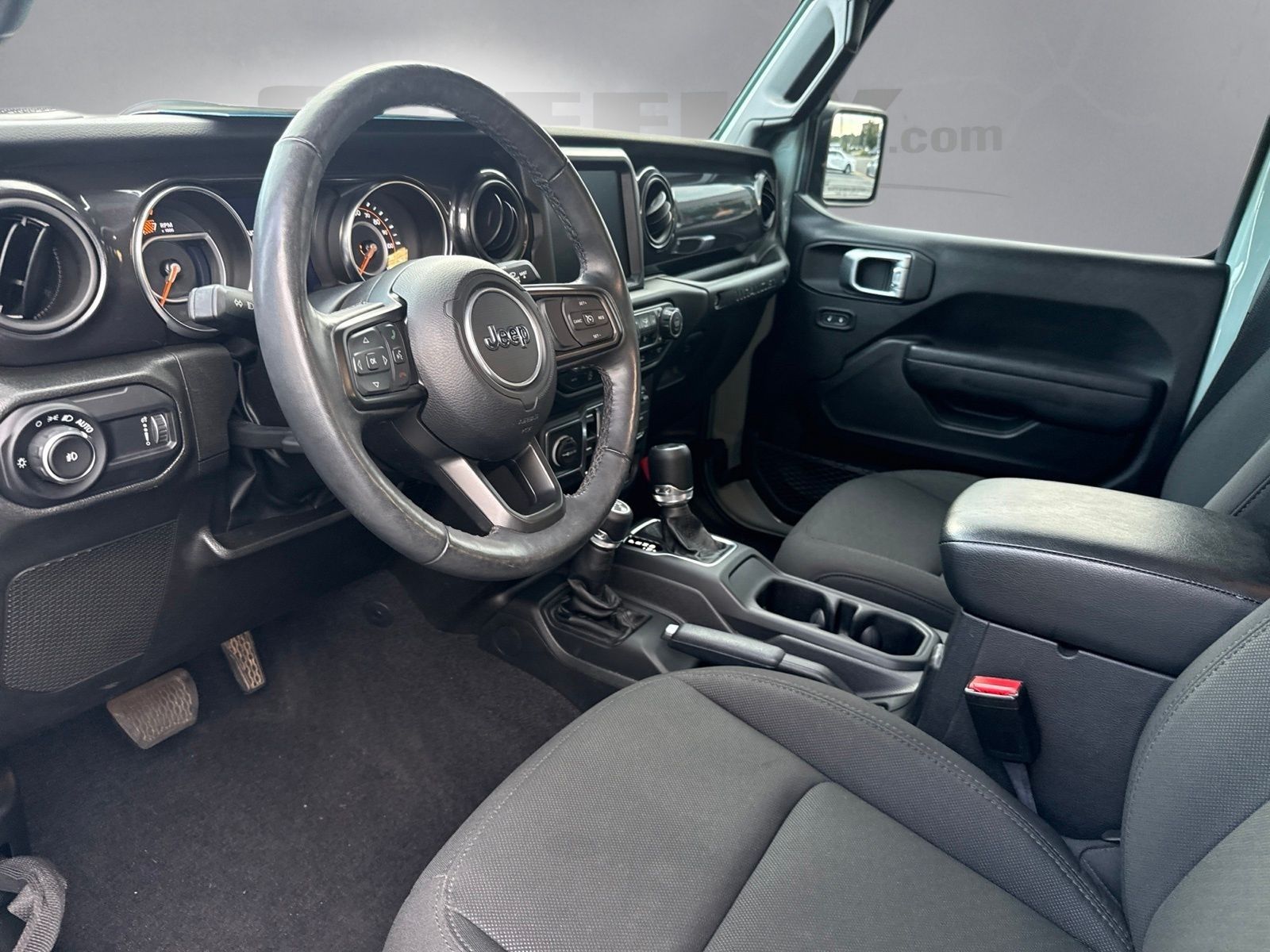 Used 2023  Jeep Sport image 3