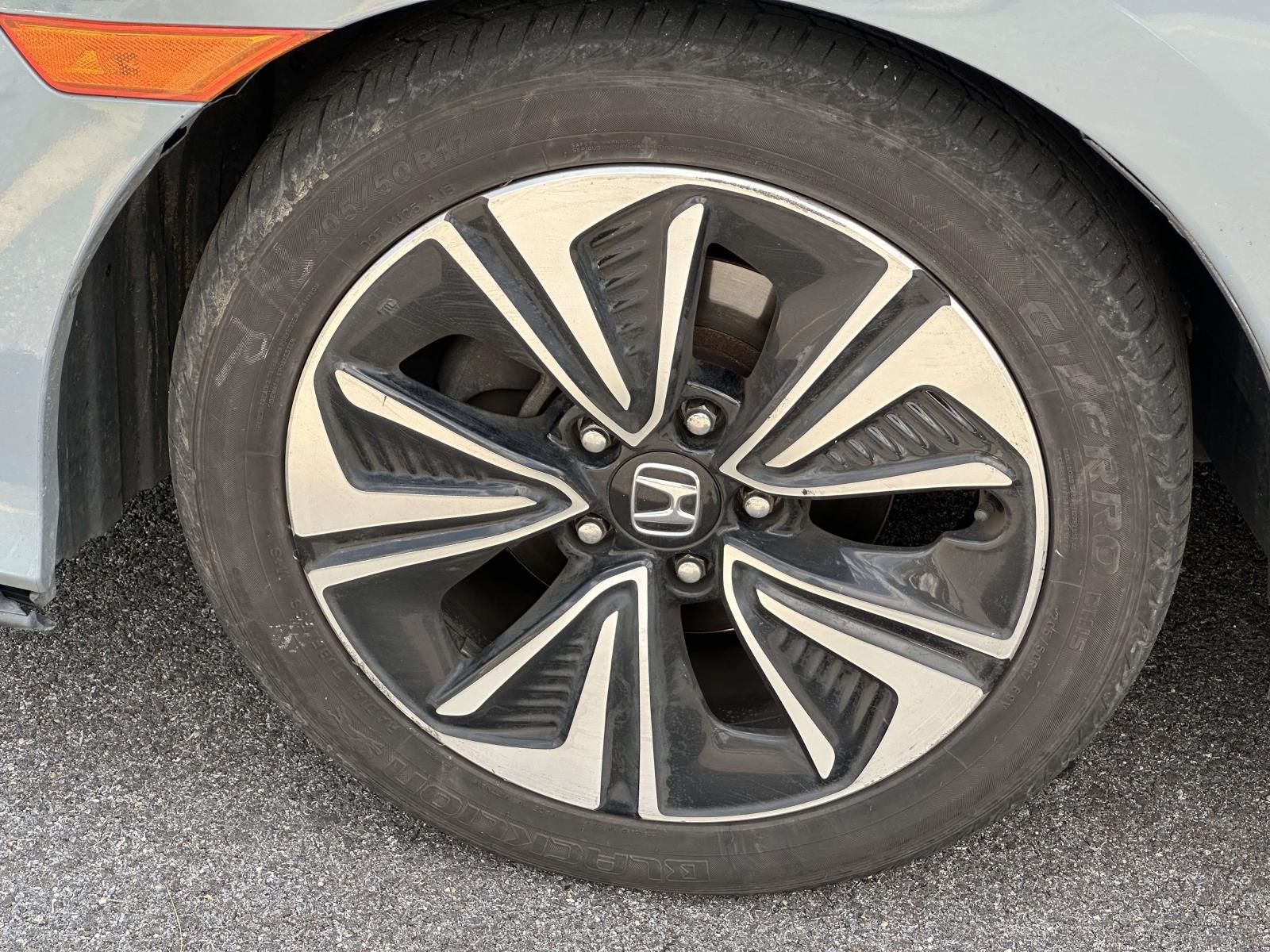 Used 2018  Honda EX image 26