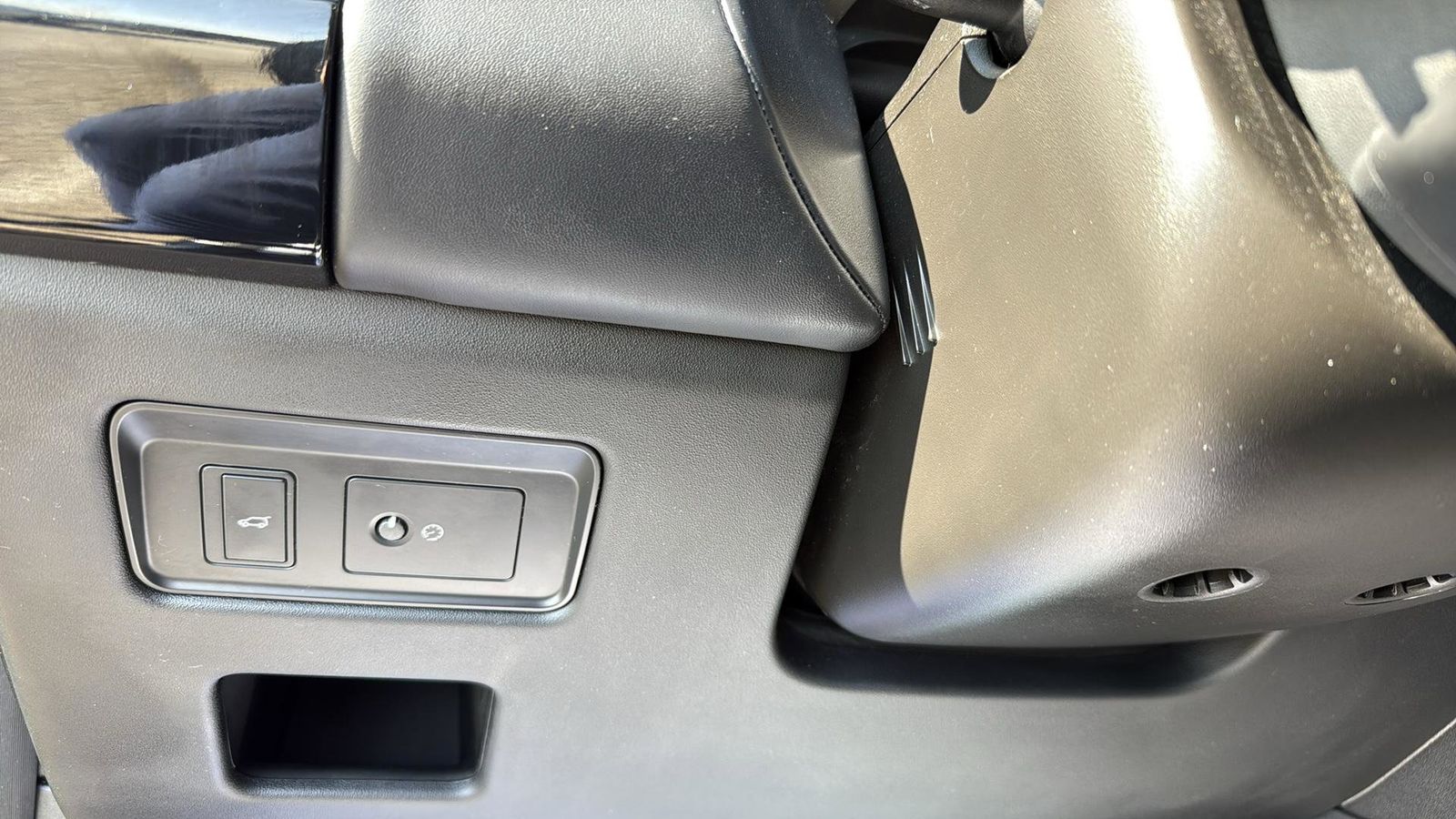 Used Car 2020 Land Rover Discovery  Hse Luxury For Sale Under $30,000 In Austin, Texas