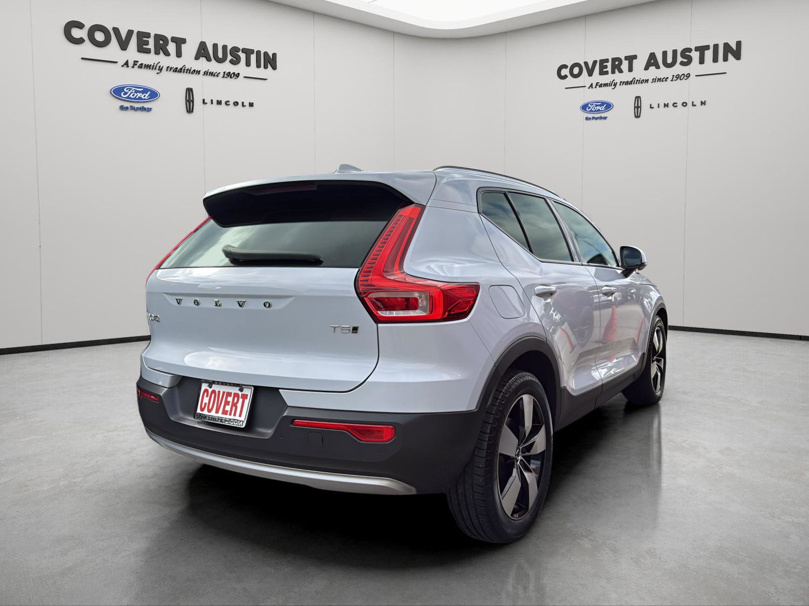 Used Car 2022 Volvo Xc40  Momentum For Sale Under $30,000 In Austin, Texas