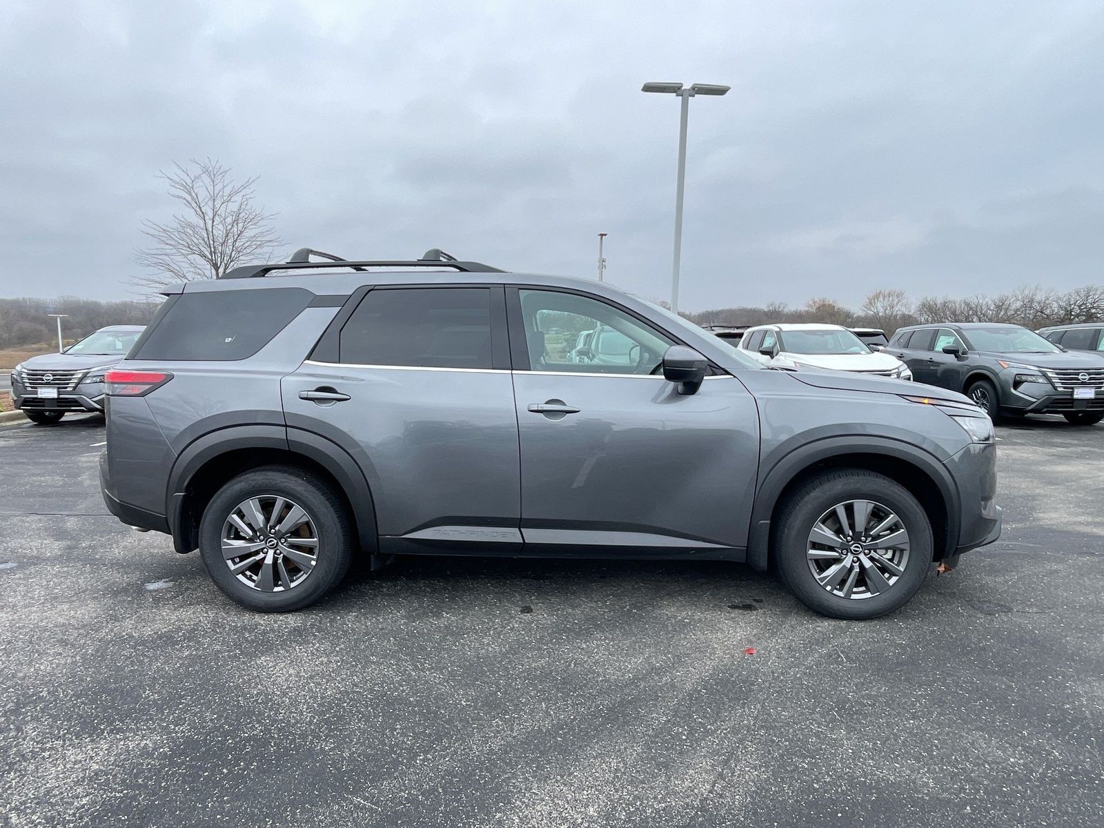 2024 Nissan Pathfinder SV 38