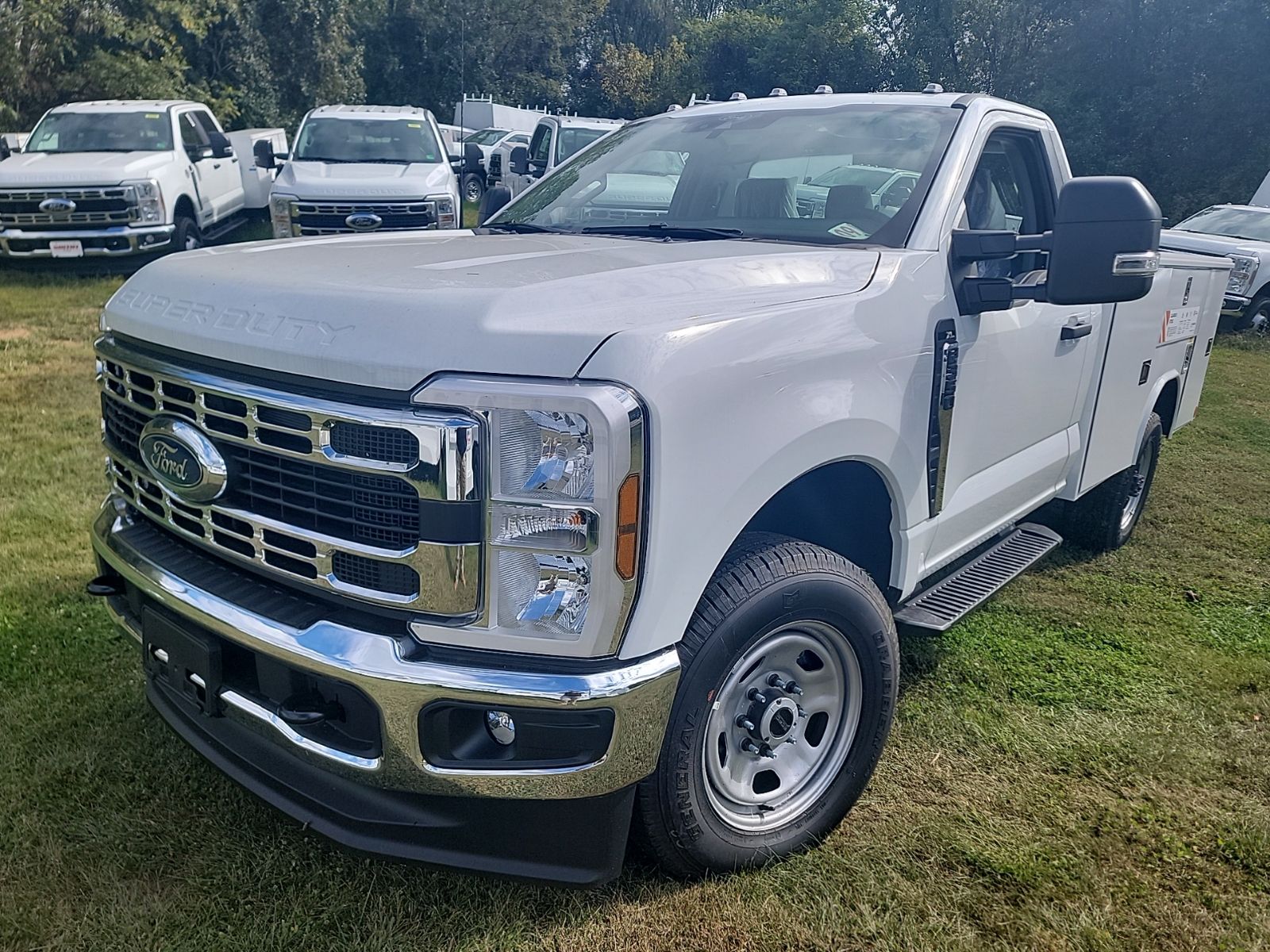 New 2025 Oxford White Ford XL image 7