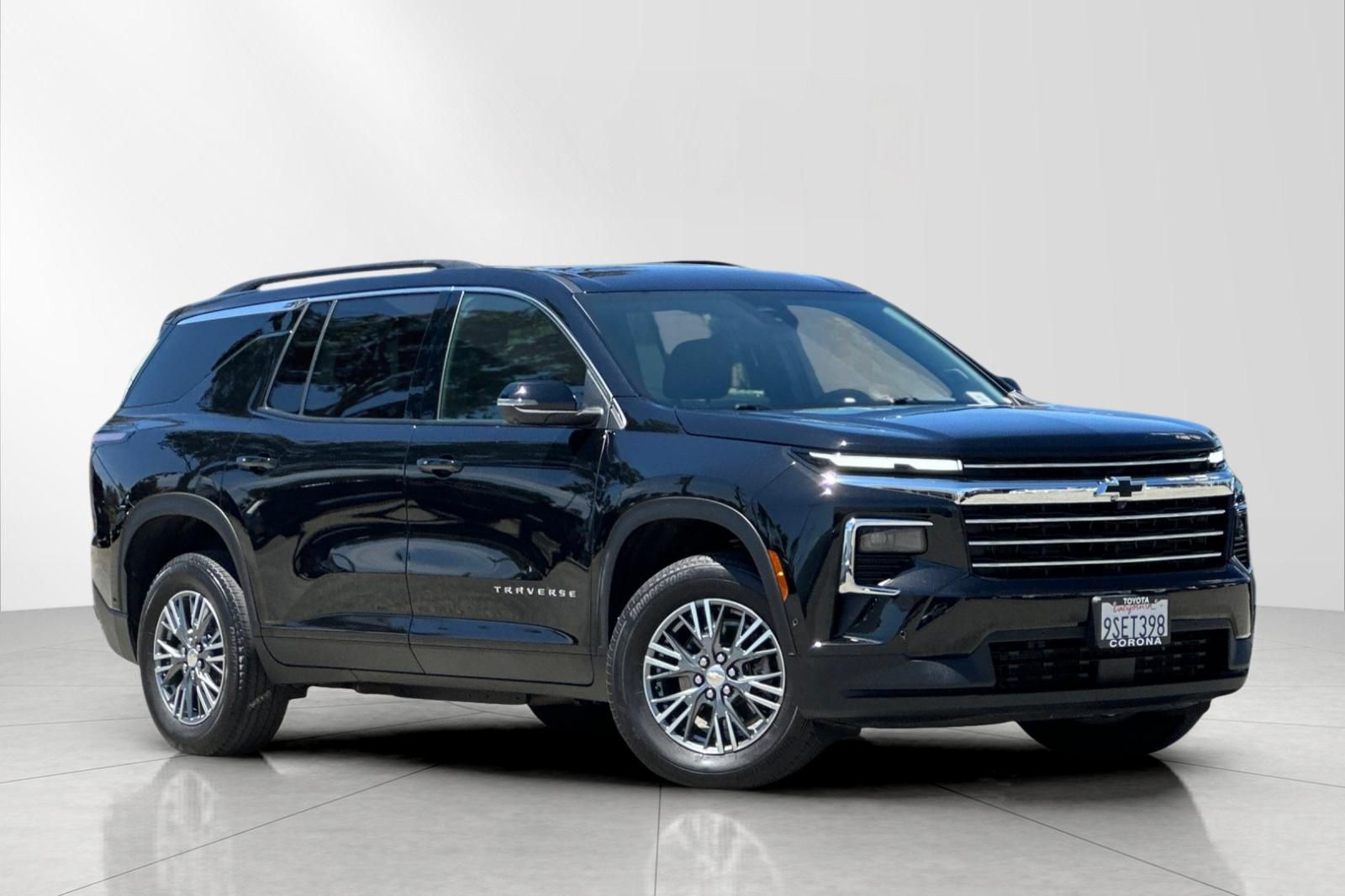 Mosaic Black Metallic 2025 Chevrolet Traverse SUV / Crossover Front-Wheel Drive 8-Speed Automatic
